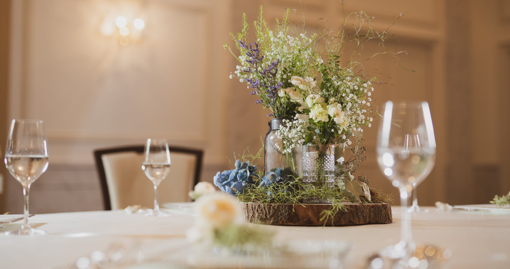 ウェディングパーティー(結婚披露宴)の会場装花(お花の演出)
